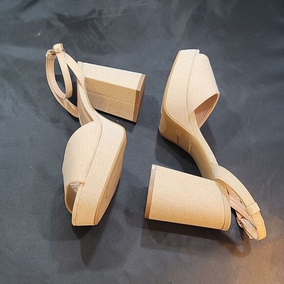 BRAND NEW BAMBOO BLOCK-HEEL ADJUSTABLE BUCKLE CLOSURE OPEN-TOE SANDAL - Picture 10 of 15